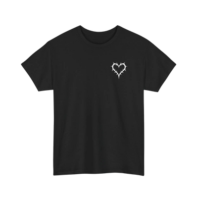 Schwarzes Liebe brennt T-Shirt mit kleinem Stacheldraht-Herz, Vorderansicht 