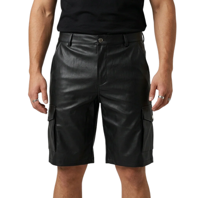 Schwarze Urban Edge Techno Shorts im Glanz-Look, Vorderansicht am Model