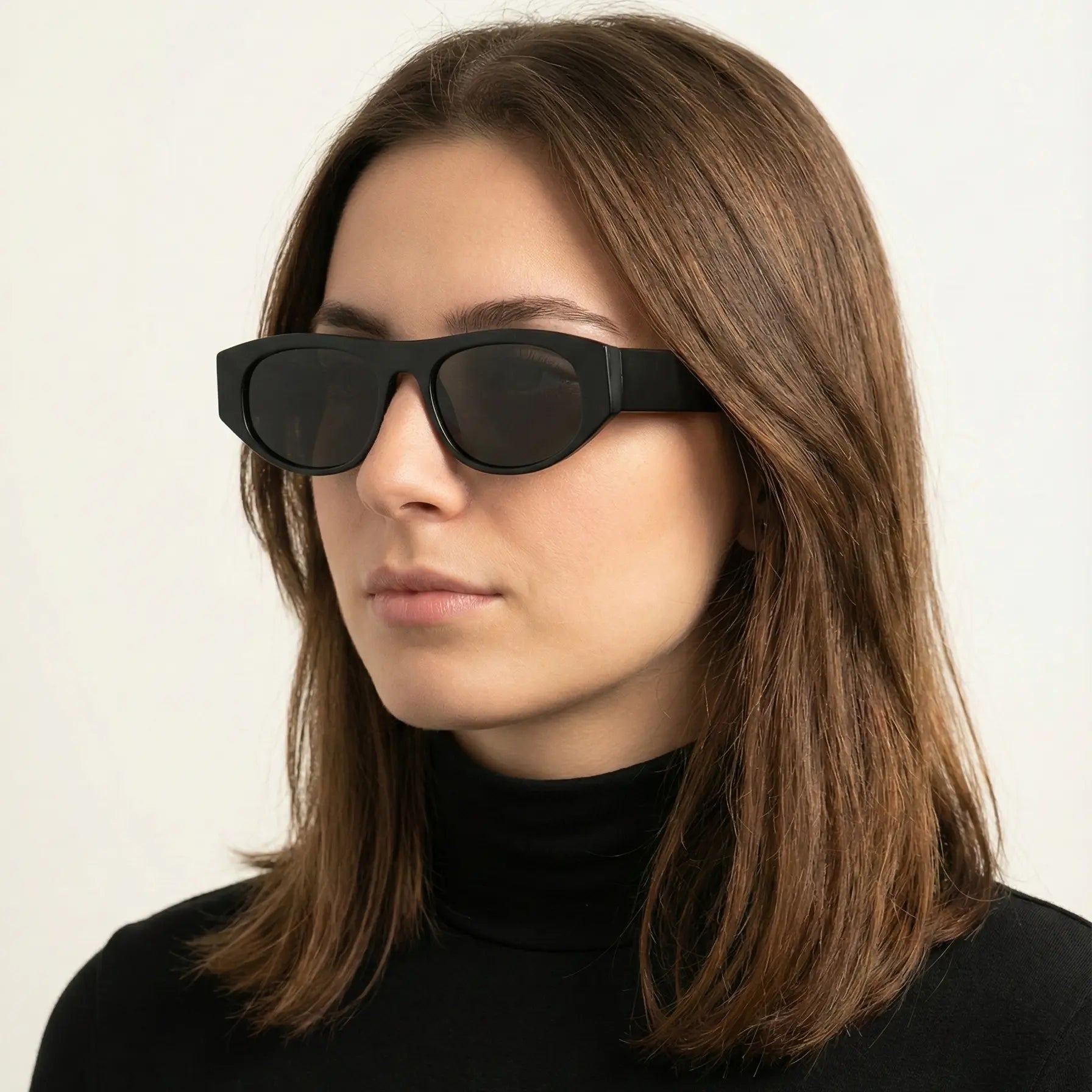 Shadow Curve Shades – Schwarze Sleek Techno Brille