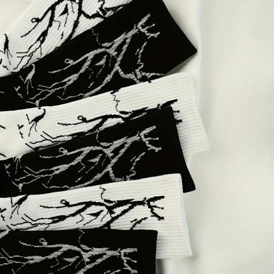 Electric Vibe Socken in Schwarz und Weiß, Detail des Blitzmusters