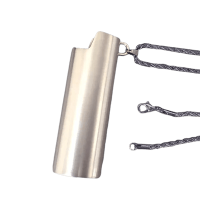 Feuerzeug-Kette in Silber mit Hülle und Karabinerverschlüssen, Einzelansicht