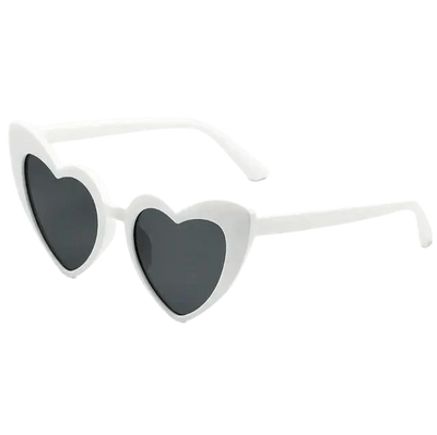 Weiße Herzbrille mit dunklen Gläsern, Schrägansicht