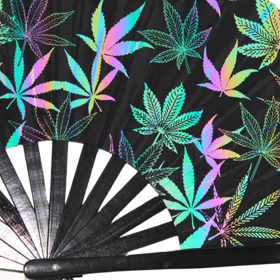 Mary Jane Fächer mit Stäben und schimmerndem Motiv, Detailansicht