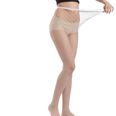 RaveGlow Netzstrumpfhose bei Tageslicht, Vorderansicht am Model