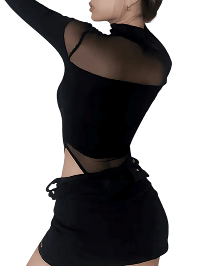 Schwarzer Nebelschleier Bodysuit mit transparenten Ärmeln, Seitenansicht am Model