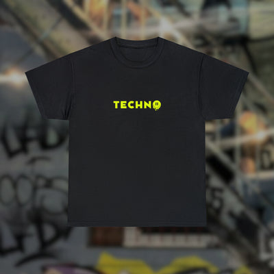 Schwarzes Techno Essentials T-Shirt mit gelbem TECHNO-Schriftzug und Smiley, Vorderansicht
