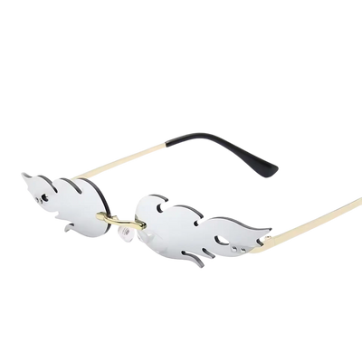 Silberne Flammen-Sonnenbrille, freigestellte Seitenansicht