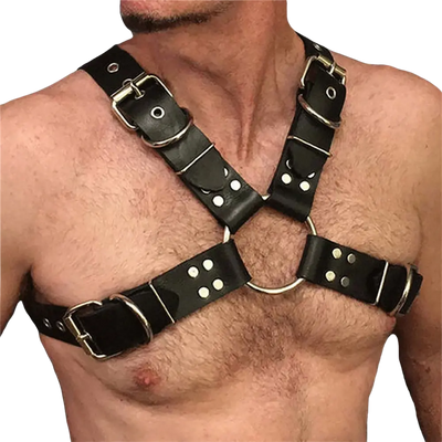 Schwarzes Iron Pulse Harness mit Schnallen und Nieten, Detail Brust