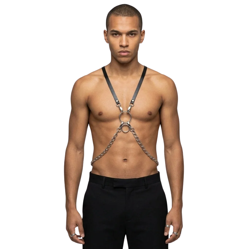 RaveMaster Harness mit Ketten und Ring, Vorderansicht am Model