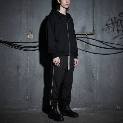 Schwarze Reflective Nightflow Hose, Seitenansicht am Model