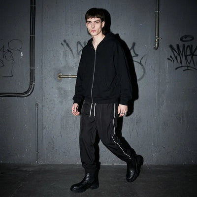 Schwarze Reflective Nightflow Hose, Model im Gehen