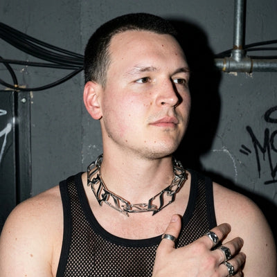 Chain Reaction Halskette für Raves - Dreiviertel-Ansicht | Techno Essentials