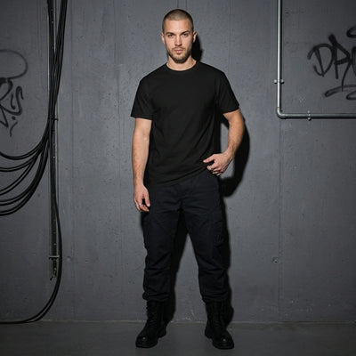 Schwarzes Venom Heavy Cotton T-Shirt, Vorderansicht am Model, Ganzkörper #farbe_schwarz
