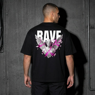 Schwarzes Rave Angel Oversize T-Shirt, Rückansicht am Model