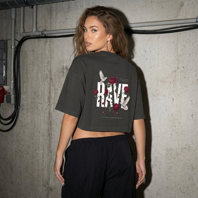 Rave Garden Oversize Crop Top - Ganzkörper-Aufnahme | Techno Essentials