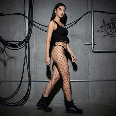 Rave Mesh Netzstrumpfhose mit großem Netz, Seitenansicht am Model