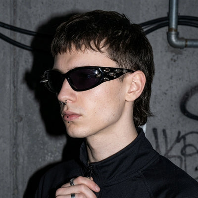 Spiked Techno Brille am Model, Seitenansicht