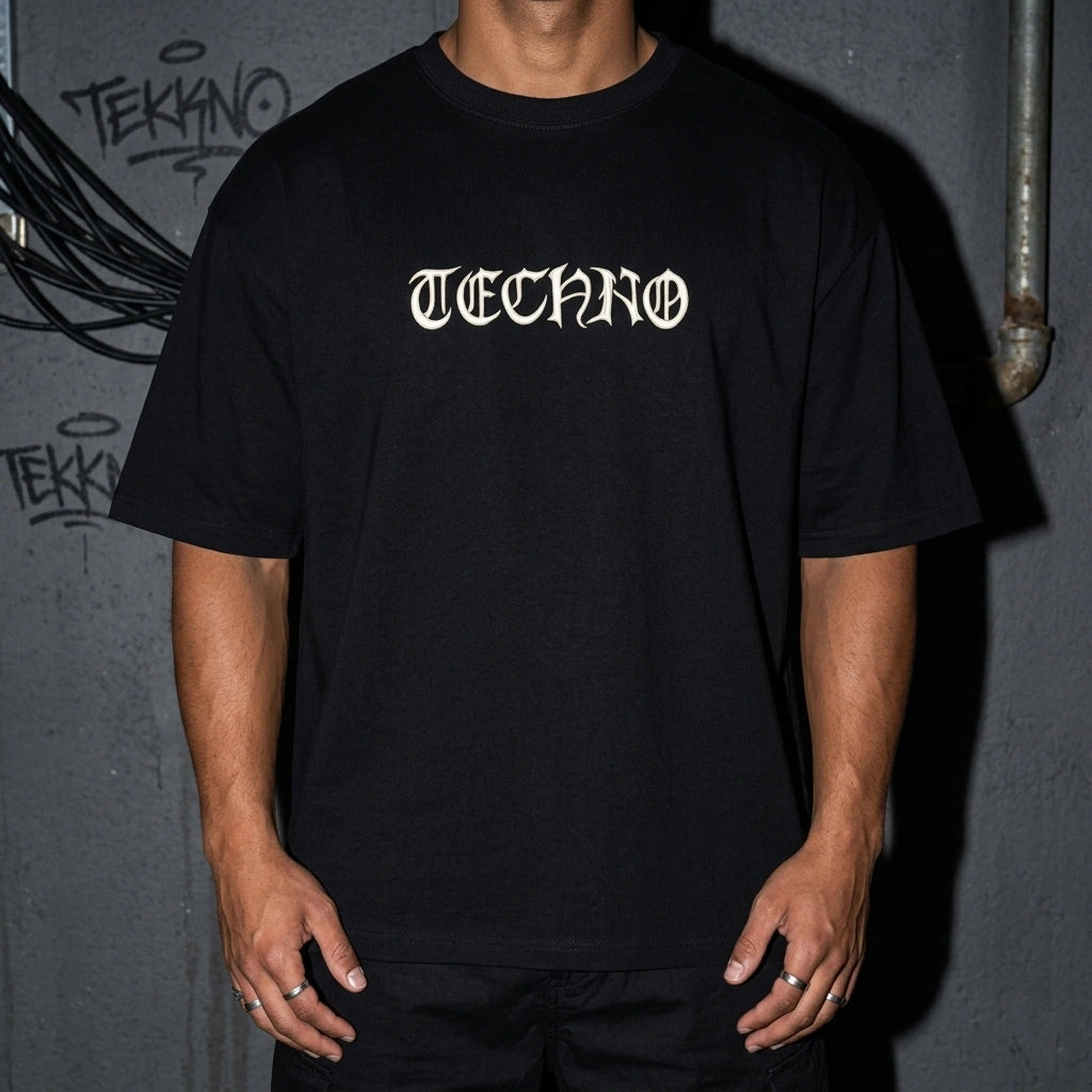 Techno Vibe Oversize T-Shirt - Dreiviertel-Ansicht | Techno Essentials