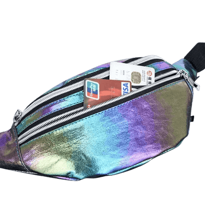 Holografische Bauchtasche mit geöffnetem Vorderfach und Karten, Detail