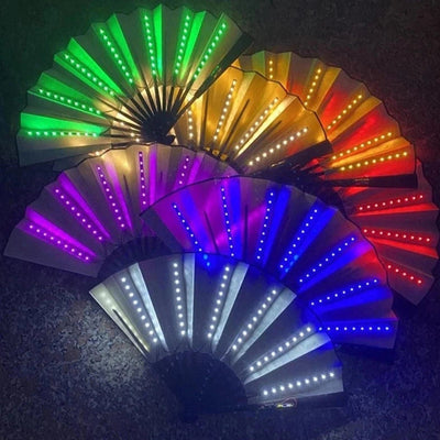 Mehrere leuchtende LED Fächer in allen Farben, Übersicht